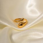 Adjustable snake ring